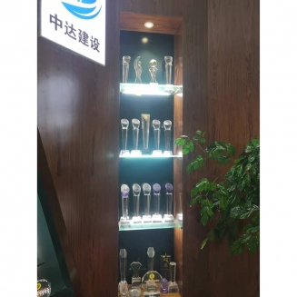 獲杯獲獎(jiǎng)?wù)故? /></a>
							<figcaption class=