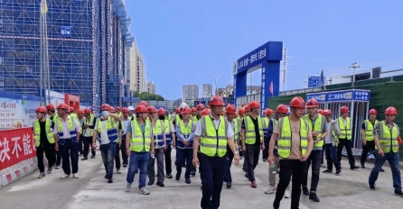 中達(dá)建設(shè)現(xiàn)場(chǎng)觀摩會(huì)、安全生產(chǎn)會(huì)議暨“安全生產(chǎn)月”活動(dòng)動(dòng)員大會(huì)圓滿舉行