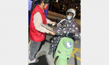 進社區(qū)開展防疫志愿服務