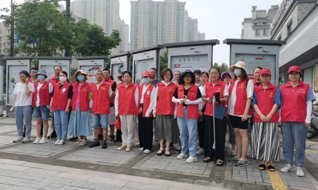 進社區(qū)志愿服務創(chuàng)文明活動